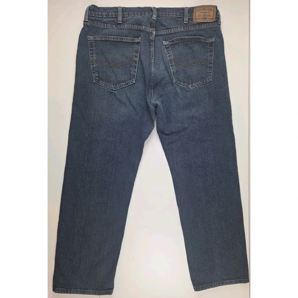 Levis signature by